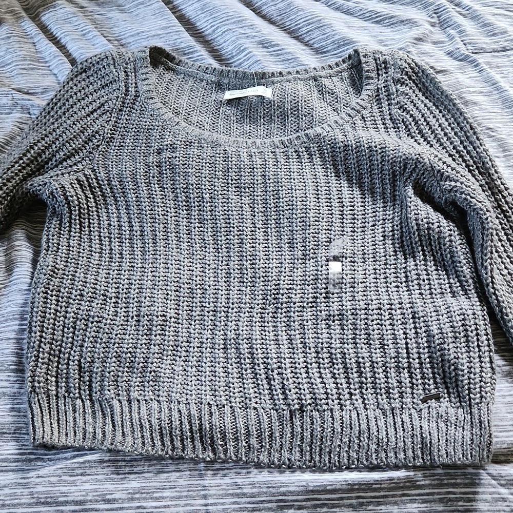 Abercrombie and Fitch crop long sleeve sweater